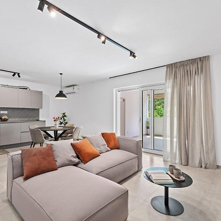 Poli Nona - Renovated In 2023 Apartment Porec Bagian luar foto
