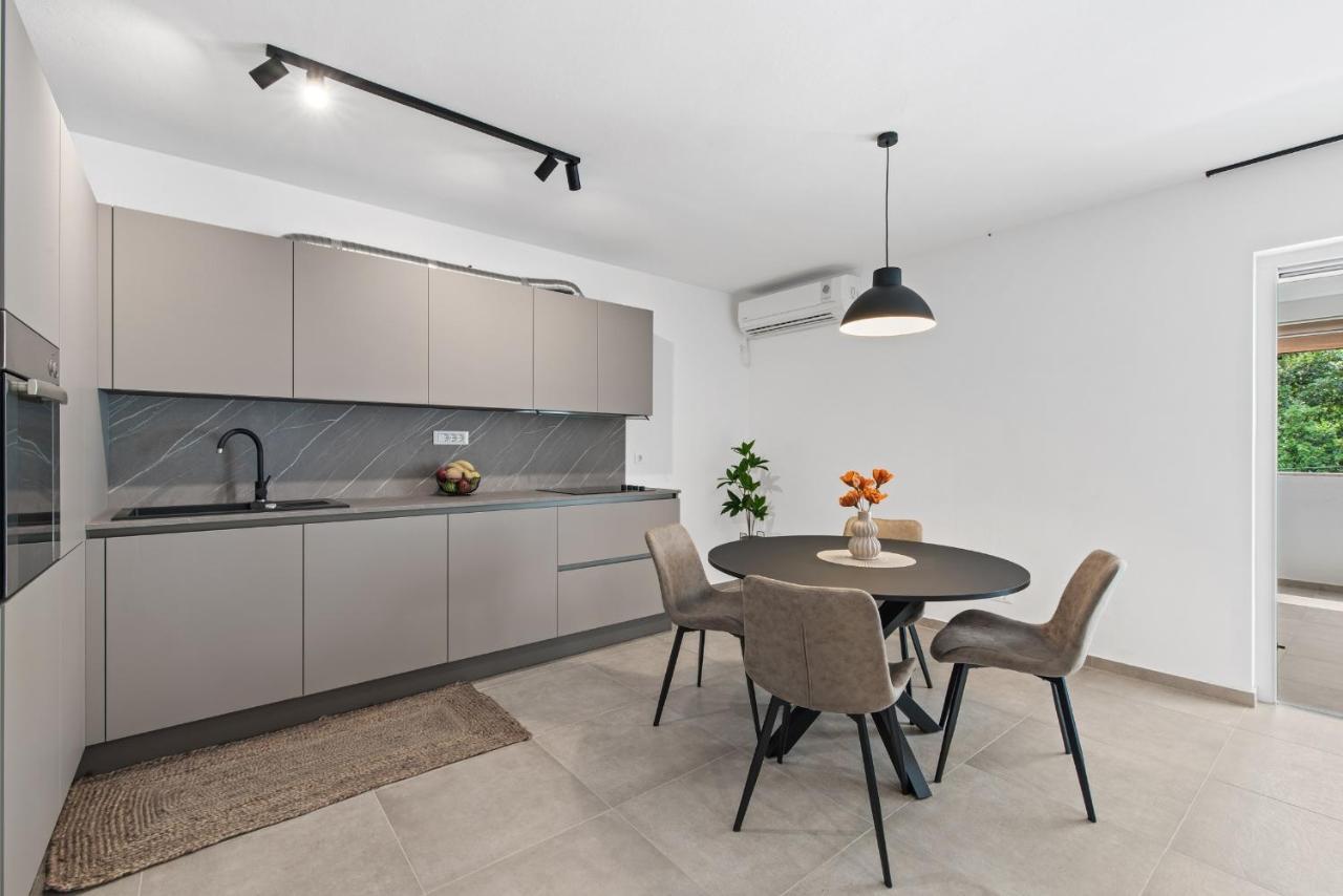 Poli Nona - Renovated In 2023 Apartment Porec Bagian luar foto