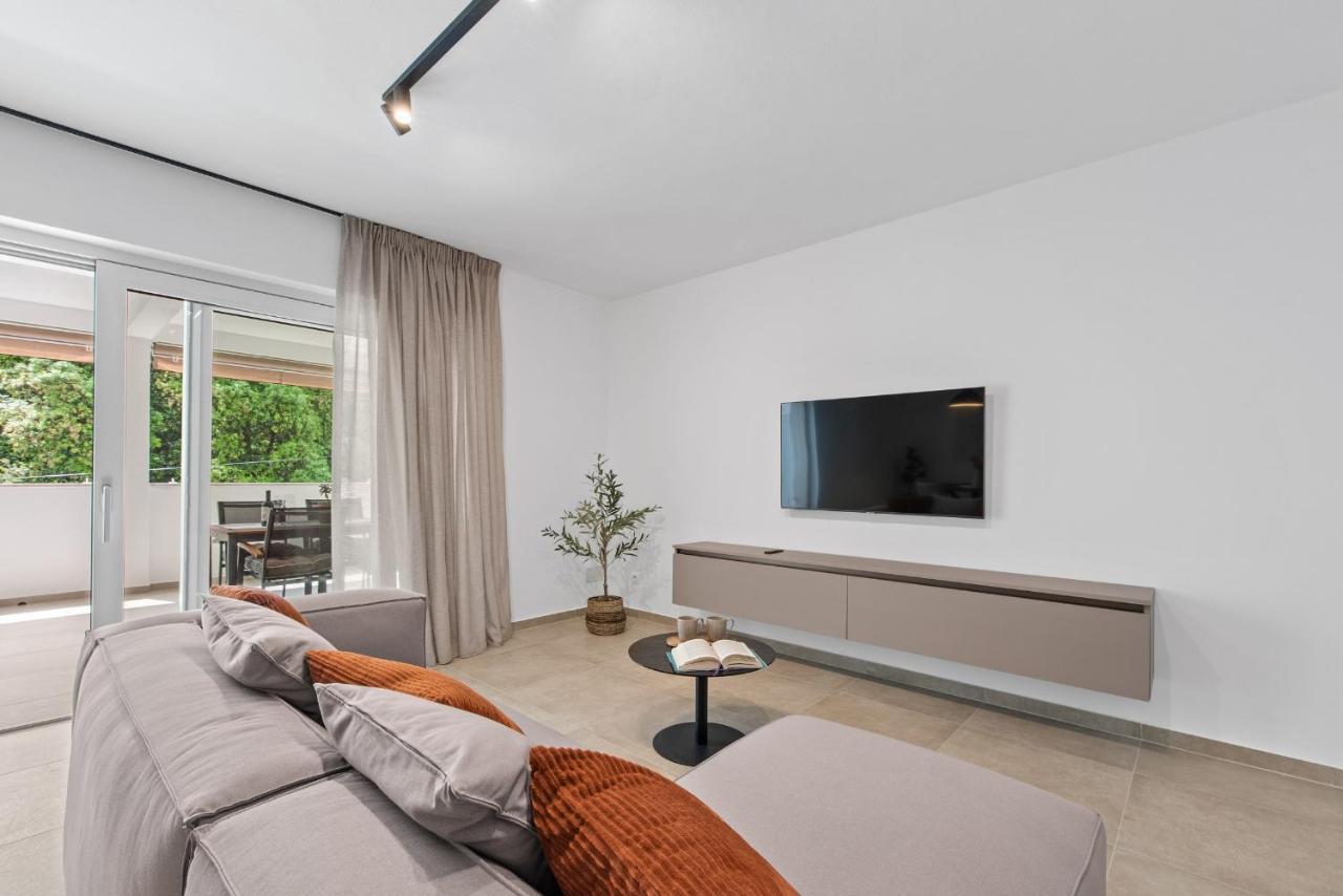Poli Nona - Renovated In 2023 Apartment Porec Bagian luar foto