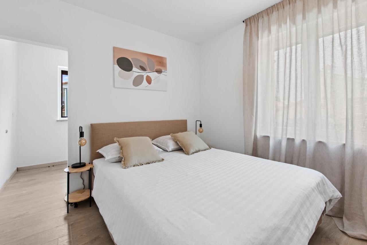 Poli Nona - Renovated In 2023 Apartment Porec Bagian luar foto
