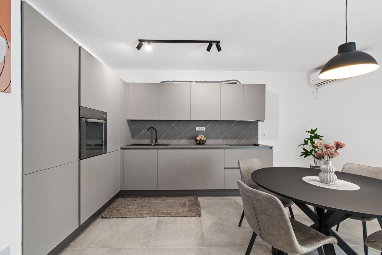 Poli Nona - Renovated In 2023 Apartment Porec Bagian luar foto
