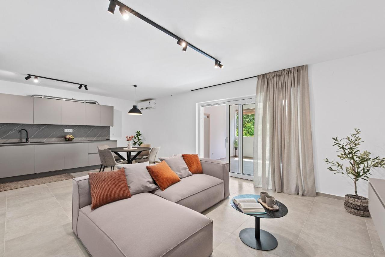 Poli Nona - Renovated In 2023 Apartment Porec Bagian luar foto