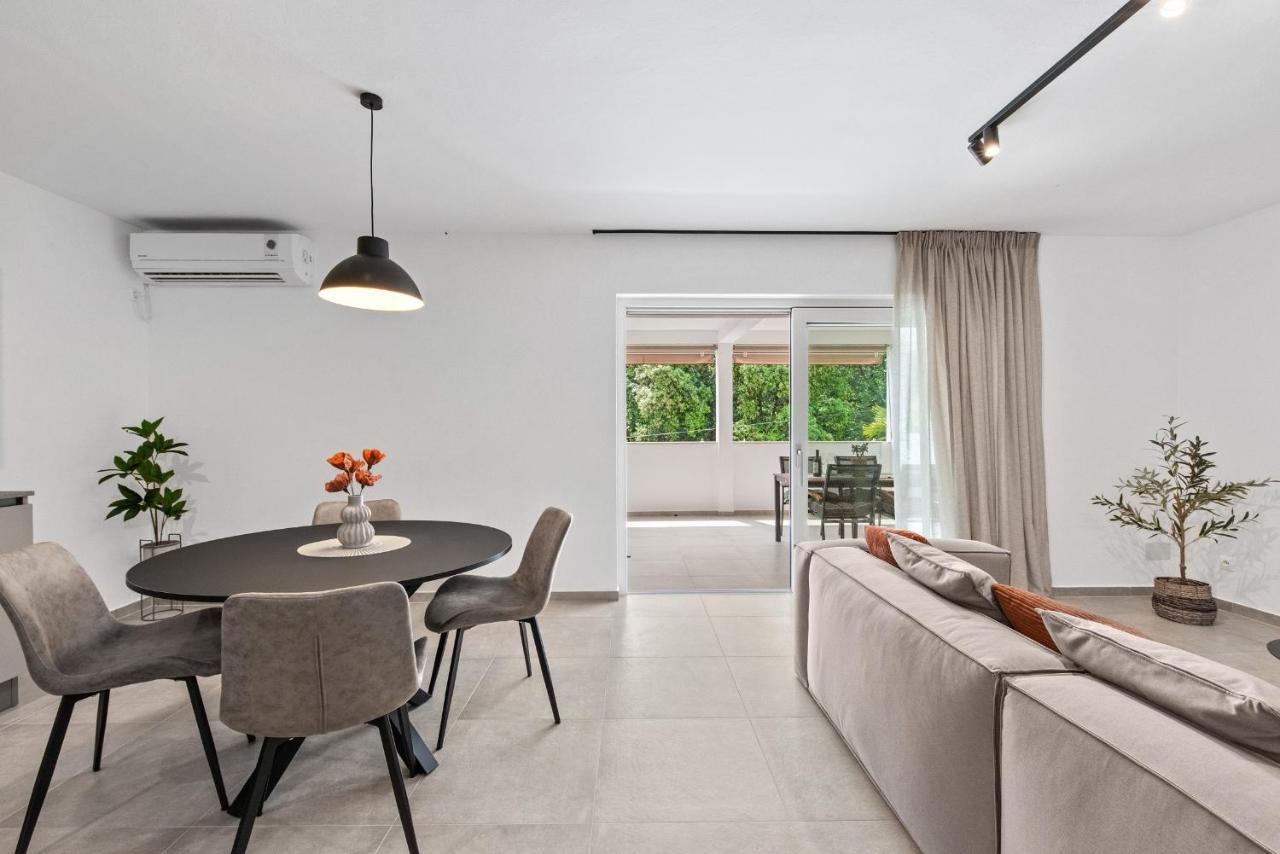 Poli Nona - Renovated In 2023 Apartment Porec Bagian luar foto