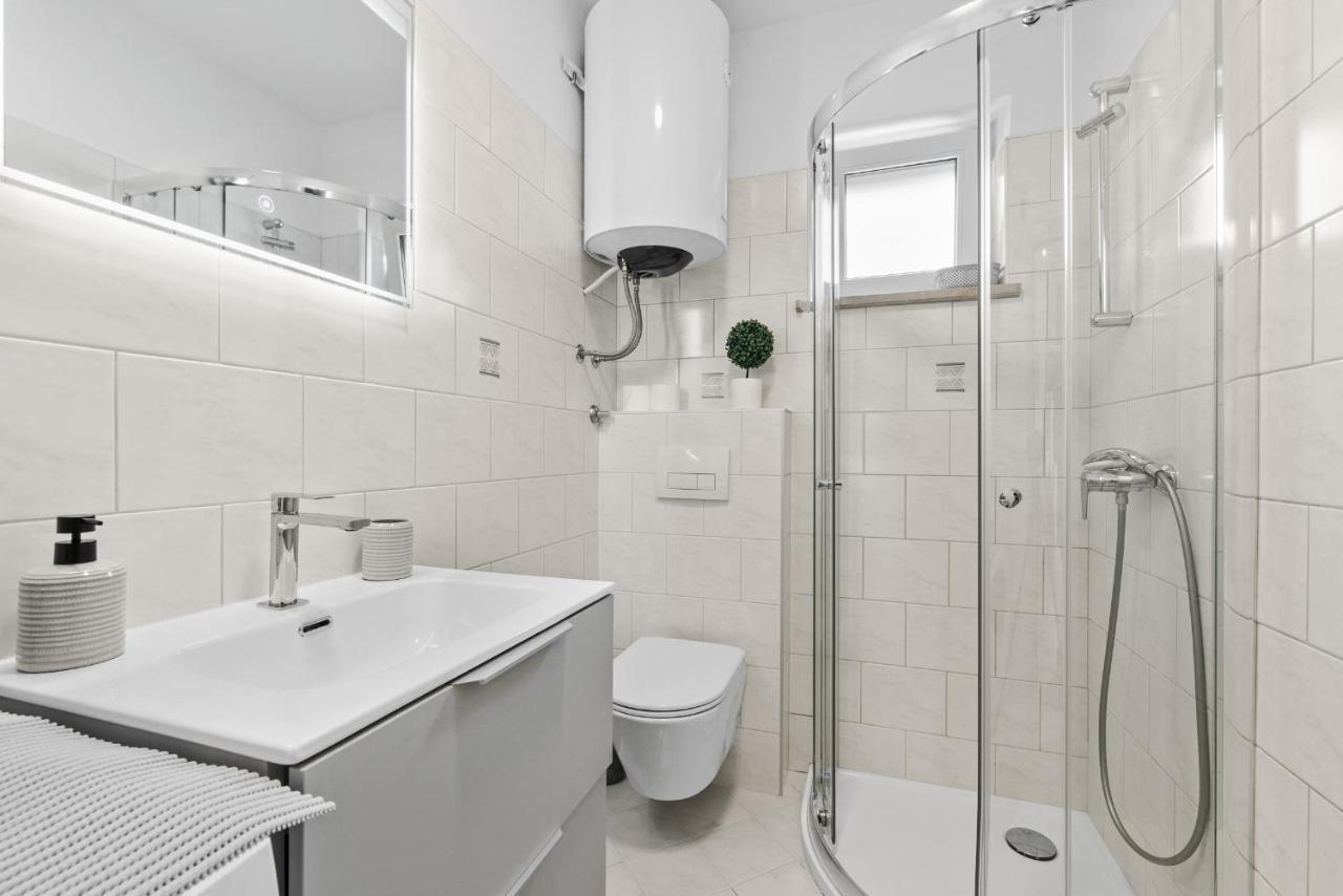 Poli Nona - Renovated In 2023 Apartment Porec Bagian luar foto